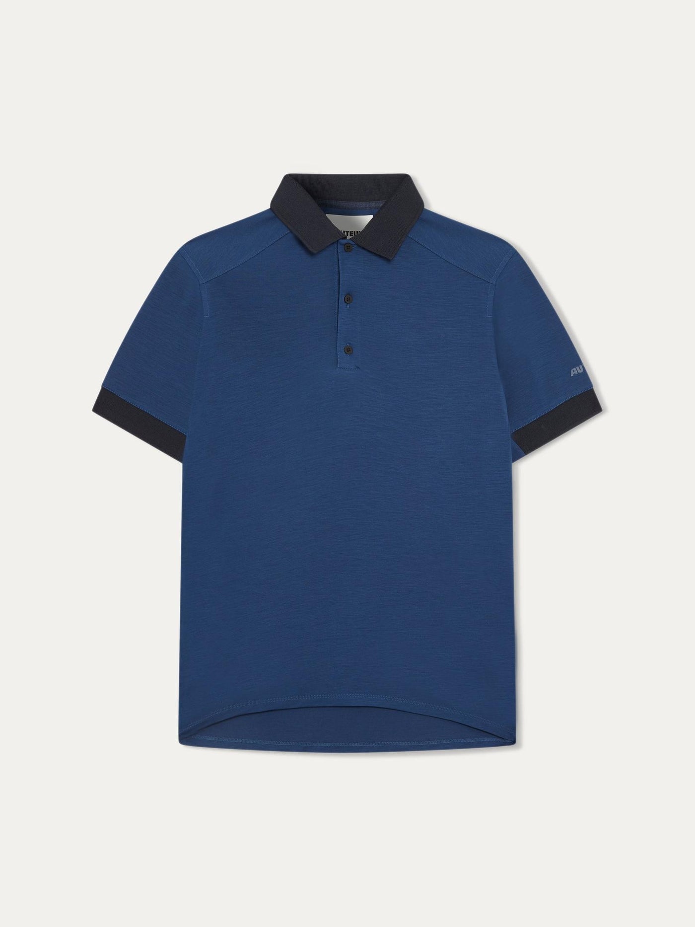 trouver le polo Auteuil paris bleu Auteuil. la fibre  Lyocell, 100% naturelle, permet une performance maximale, mouvement et gestion de la transpiration avec un confort inégalé, sans les mauvaise odeurs liées au polyesters, et finalement une élégance remarquable. A porter en match, à l'entrainement et en sportswear lifestyle
