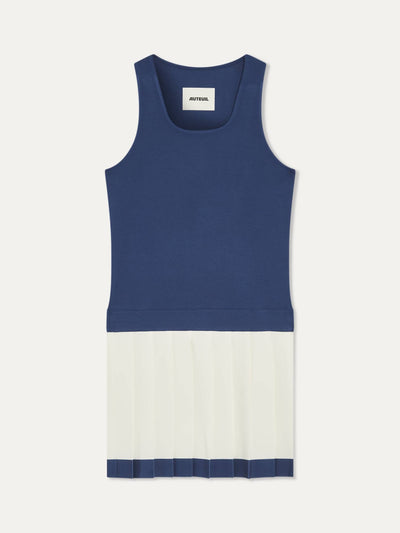 Trouver la robe Roma d'Auteuil bleu Auteuil. Elégance, confort extreme grâce au modal qui compose le buste, et performance. la robe Roma est à 95% en fibres naturelles, idéale pour jouer au tennis et au padel, elle se porte aussi en lifestyle