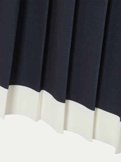 Trouver la robe Roma d'Auteuil bleu marine night session. Elégance, confort extreme grâce au modal qui compose le buste, et performance. la robe Roma est à 95% en fibres naturelles, idéale pour jouer au tennis et au padel, elle se porte aussi en lifestyle