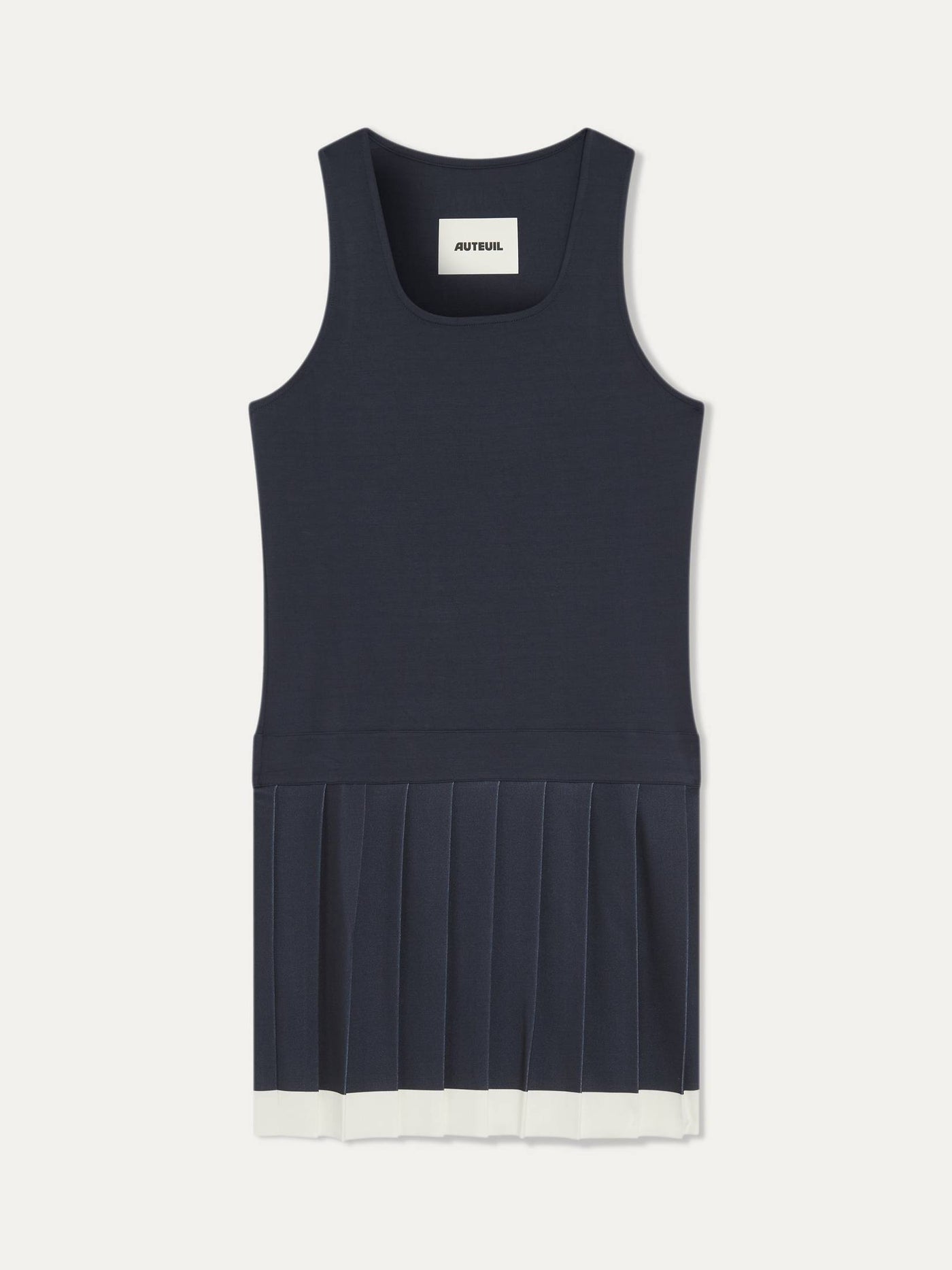 Trouver la robe Roma d'Auteuil bleu marine nigh session. Elégance, confort extreme grâce au modal qui compose le buste, et performance. la robe Roma est à 95% en fibres naturelles, idéale pour jouer au tennis et au padel, elle se porte aussi en lifestyle