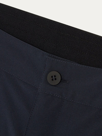 trouver le short Auteuil Monte Carlo bleu marine night session, un confort unique avec braguette à fermeture éclair et bouton, ceinture élastique respirante plus cordon de serrage pour un confort inégalé. En polyester recyclé de haute qualité, léger et respirant.