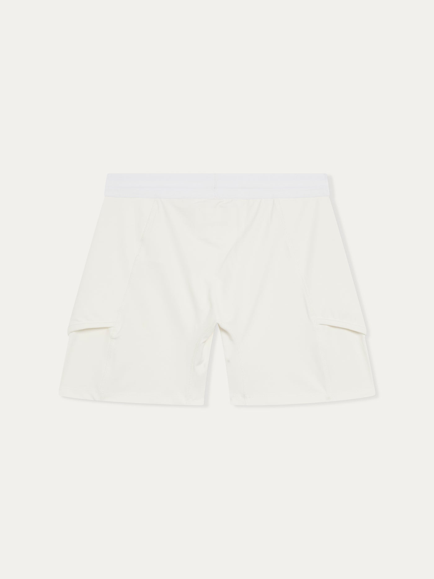 trouver le shorty Auteuil Indian wells, unique avec ses deux poches pour contenter également les gauchères. Super confortable, éco responsable, en polyester recyclé, conçu en France et fabriqué au Portugal