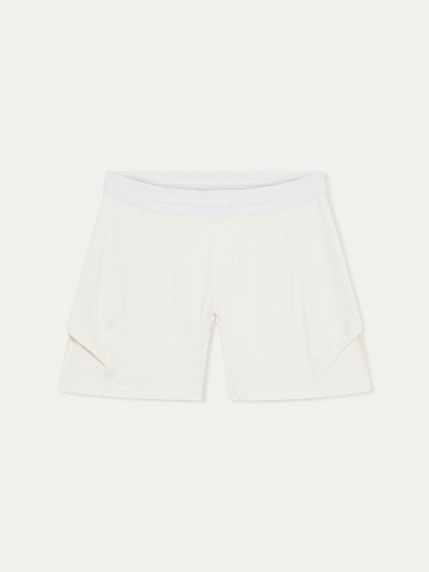 trouver le shorty Auteuil Indian wells, unique avec ses deux poches pour contenter également les gauchères. Super confortable, éco responsable, en polyester recyclé, conçu en France et fabriqué au Portugal