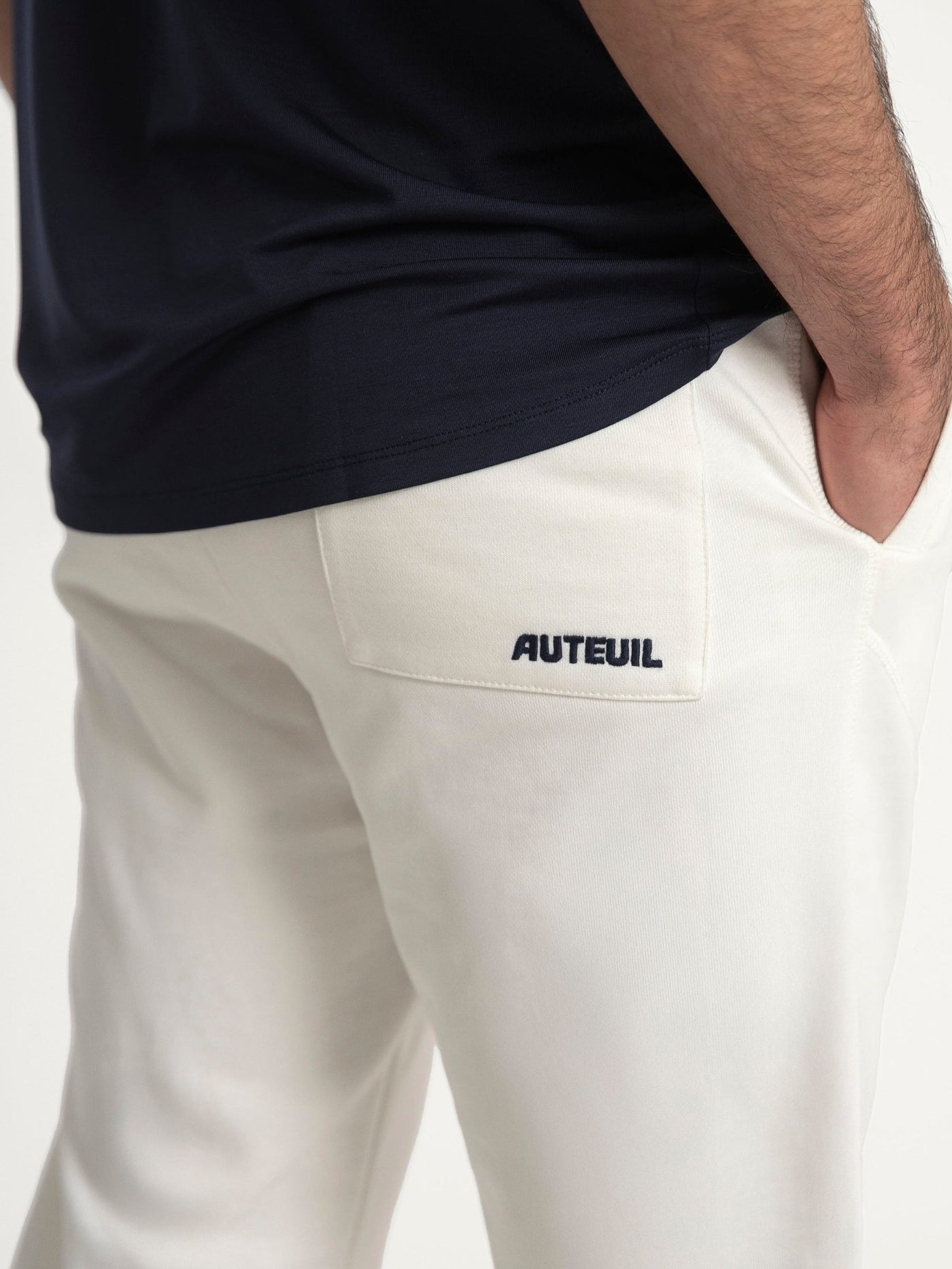 find the Auteuil foro white 1930 sweat pant, 100% recycled cotton, for tennis and lifestyle