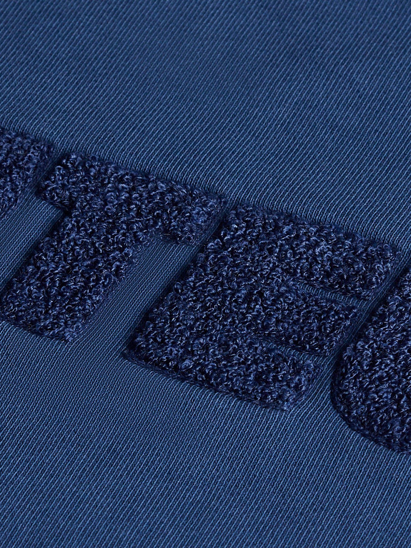Find the Auteuil blue Auteuil sweatshirt, 100% organic cotton, comfortable and stylish for tennis, clubhouse and sportswear.