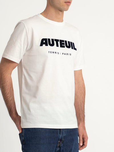 Trouver le tee-shirt Auteuil blanc 1930, 100% en coton organique, confortable et élégant pour jouer au tennis comme pour porter au club-house et en sportswear lifestyle